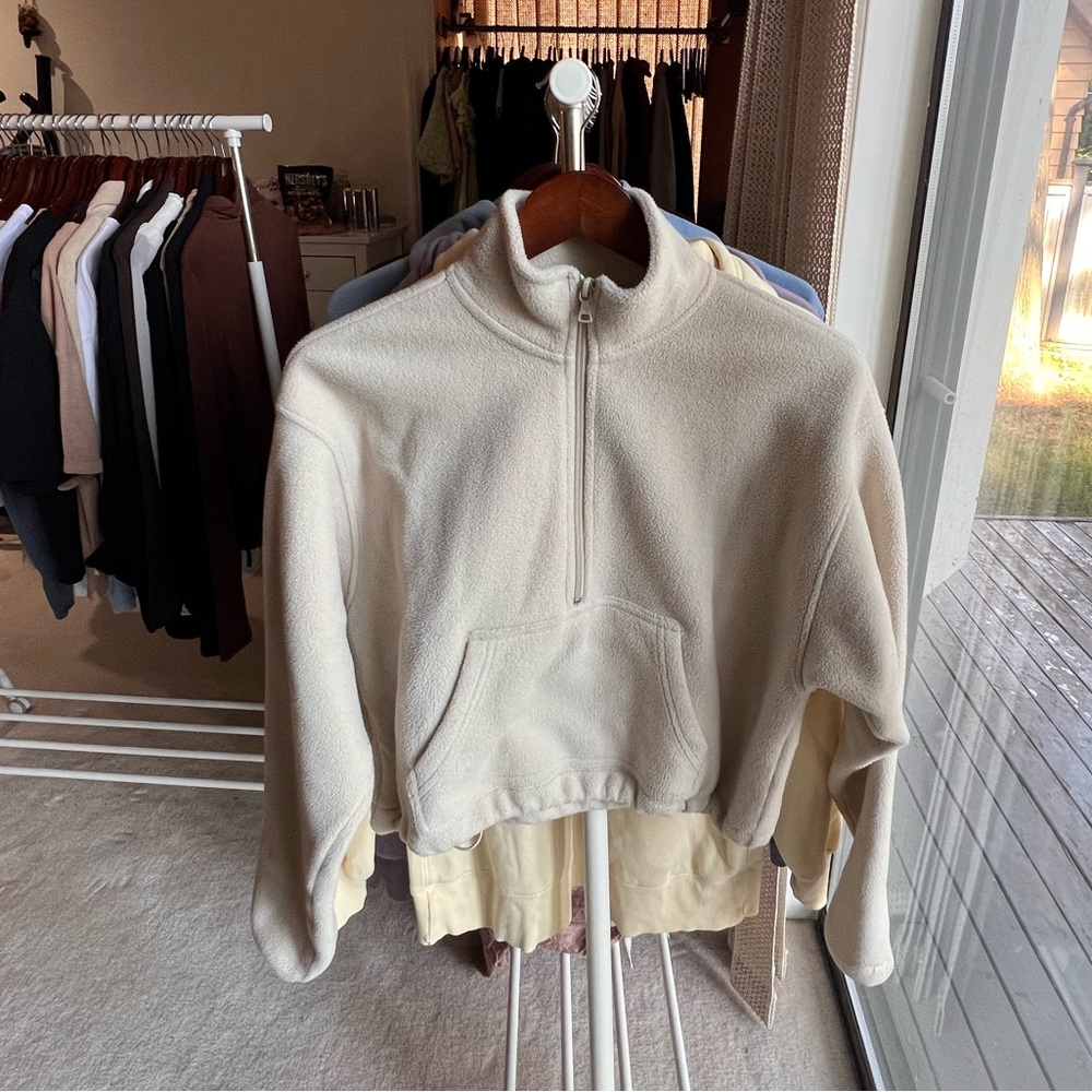 Aritzia 1/2 zip polar fleece